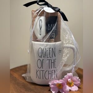 HTF Rae Dunn 'Queen of the Kitchen' Mug with Spatulas Gift Set NWT 👑🎂